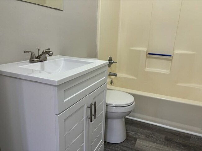 Foto del edificio - 6460 Wilson Ave