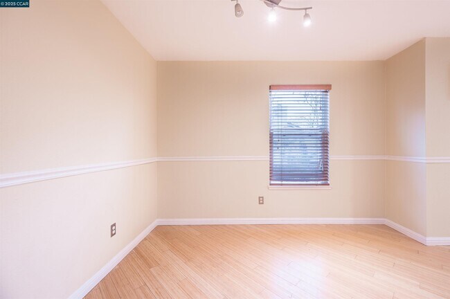 Building Photo - 951 Bancroft Rd