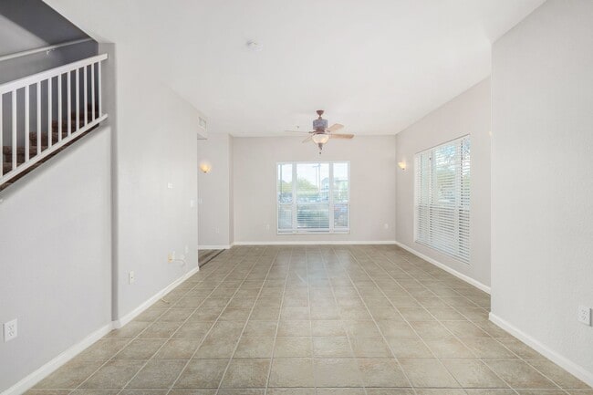 Building Photo - 3 BEDROOM 2.5 BATHROOM TOWNHOUSE IN DOWNTO...