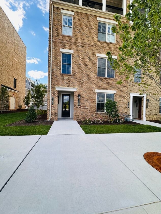Modern 3 Bedroom, 2.5 Bath Townhouse - Modern 3 Bedroom, 2.5 Bath Townhouse