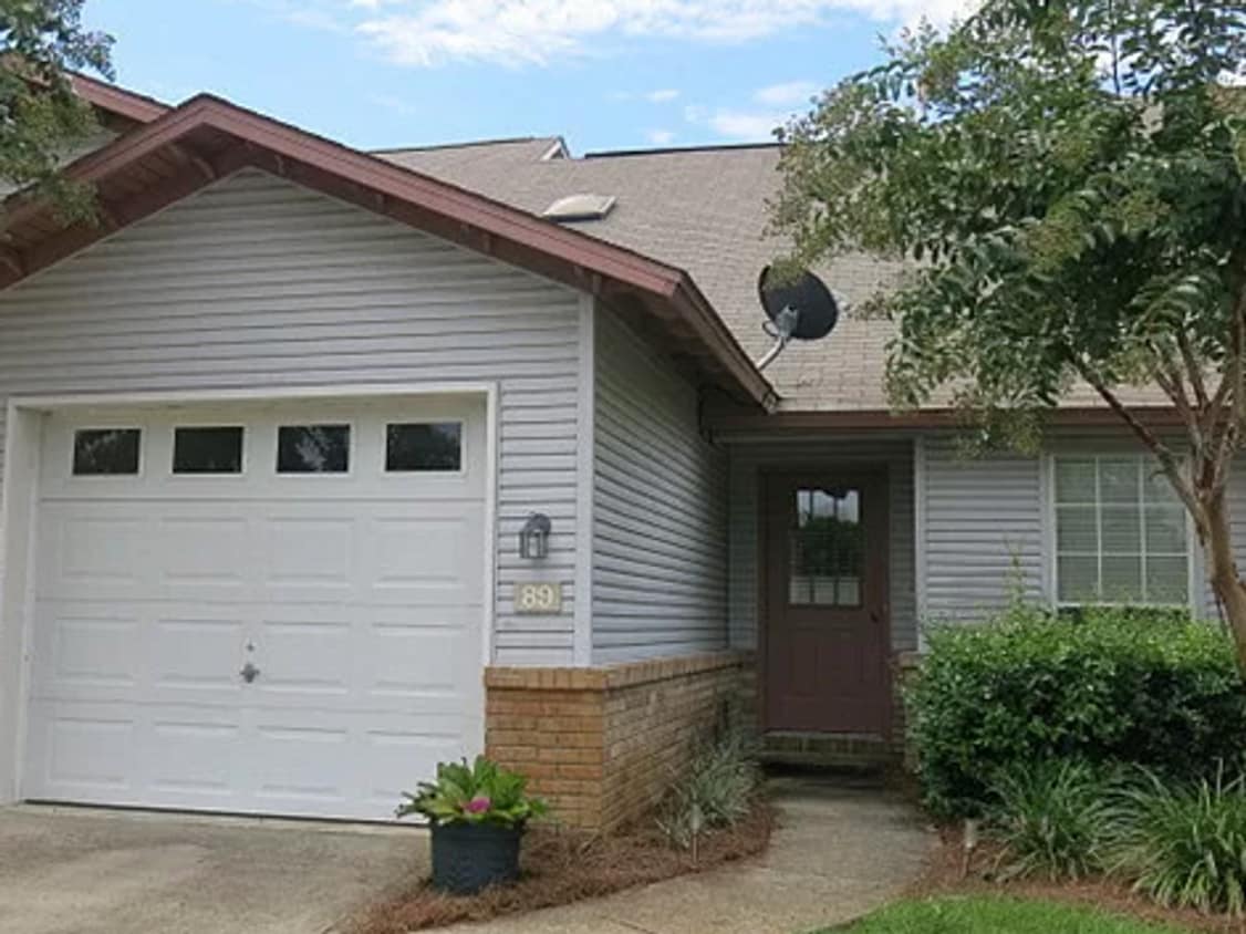 Foto principal - Beautiful Newly Renovated 3B/2B Townhome l...