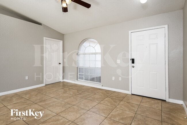 Building Photo - 620 Robin Ln