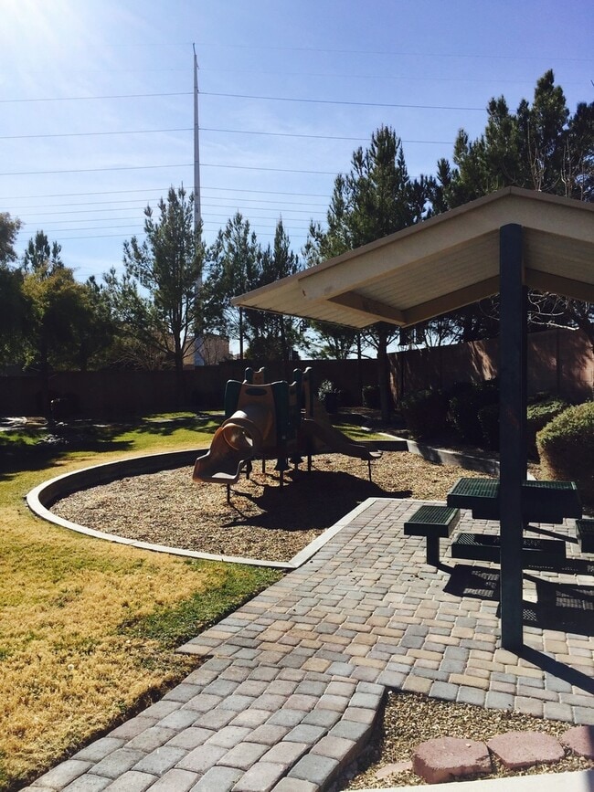 Building Photo - Must See Home in Gated Community!