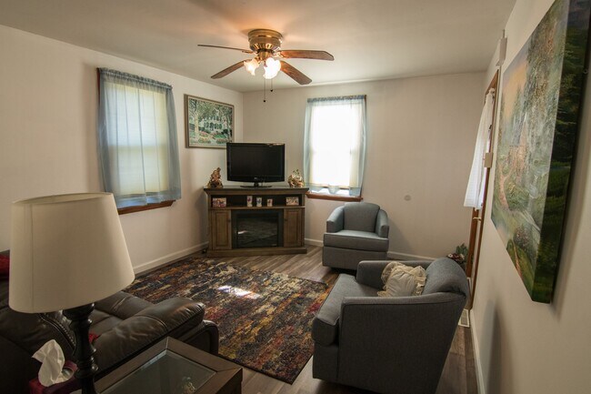 Foto del edificio - 56 Shady Ln
