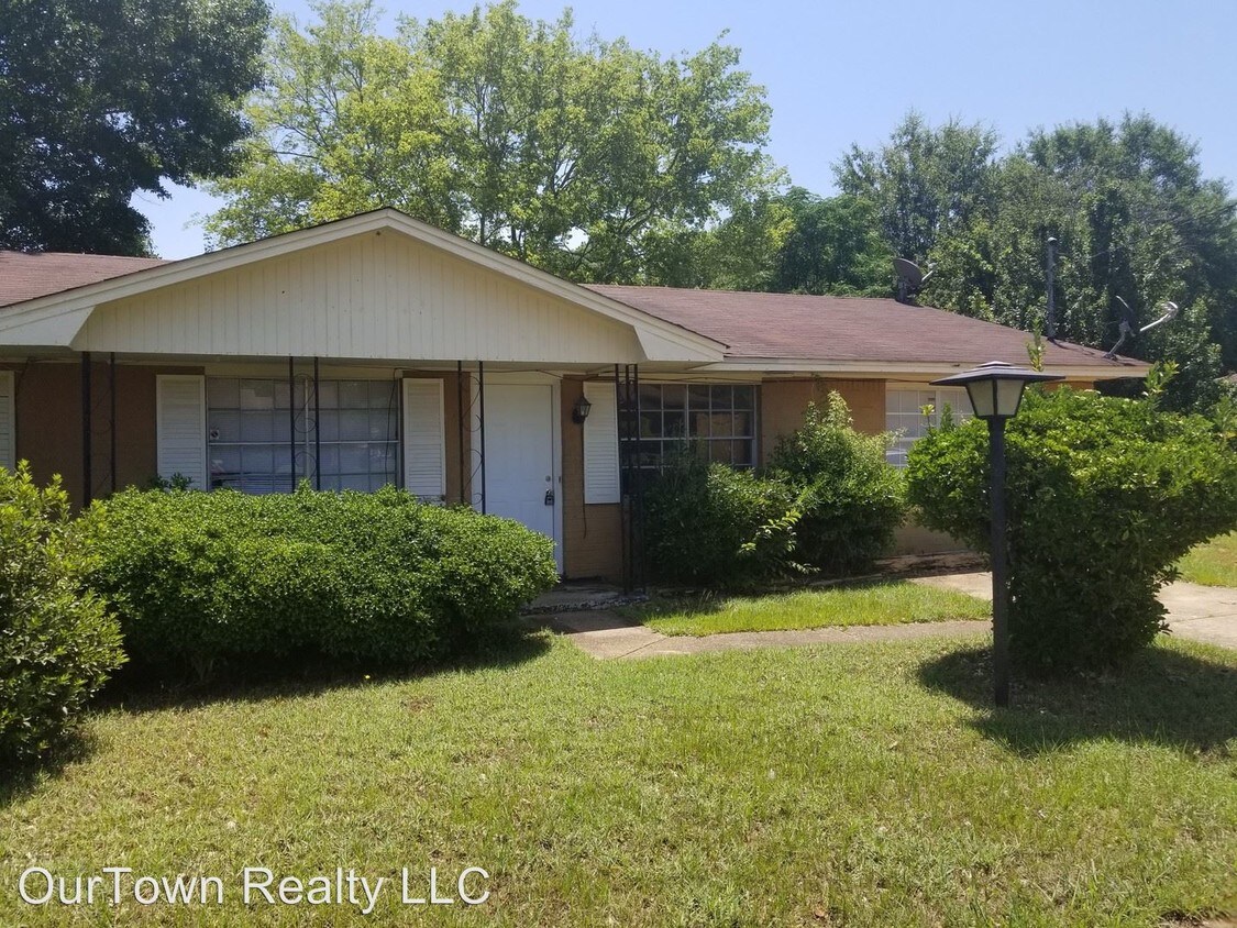 Primary Photo - 4 br, 2.5 bath House - 470 Brookview Dr