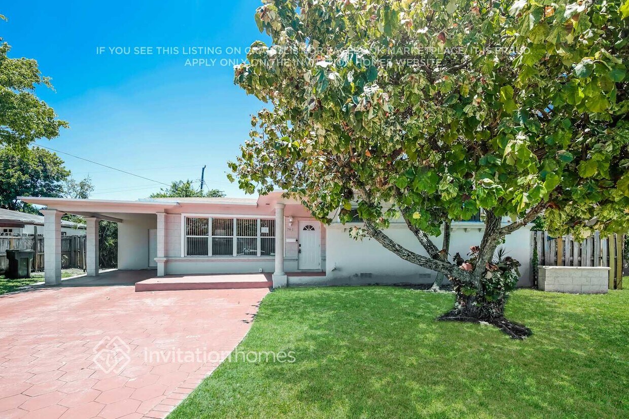Foto principal - 761 W Dayton Cir