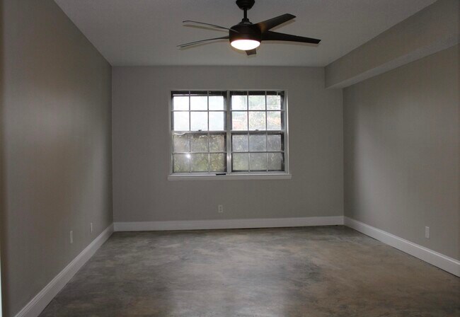 Building Photo - 1703 White Oak Road