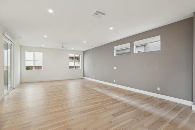 Building Photo - 47436 Poppy Ln