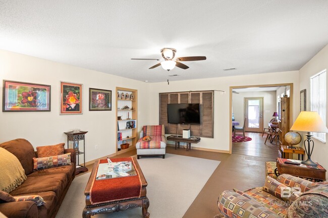Building Photo - 33084 Meadow Ln