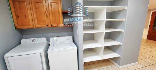 Building Photo - 2 Bed, 2 Bath Gem in Gated Community!