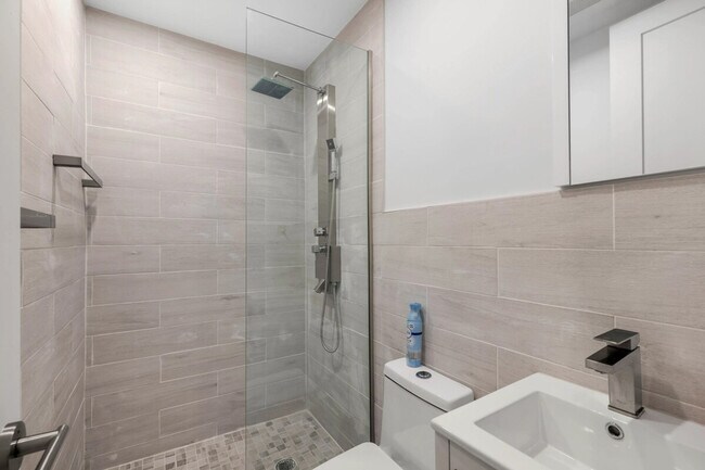 Building Photo - 27E E 128th St