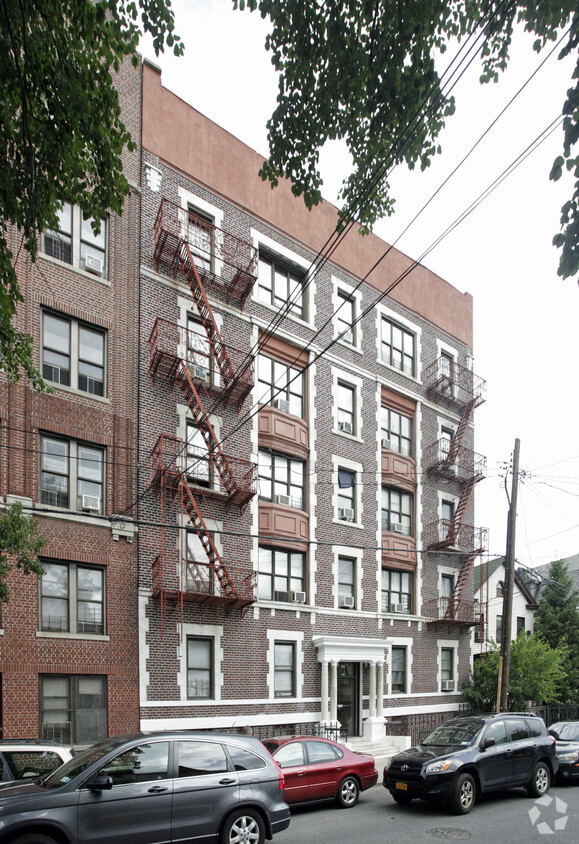 Building Photo - Loretta