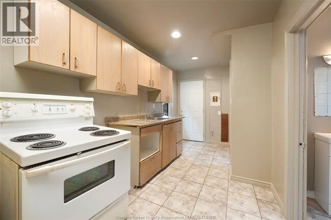 Photo du bâtiment - 989 Lincoln Rd