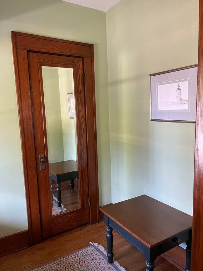 Front hall with closet - 719 W 2nd St