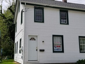 Building Photo - 302 3rd St