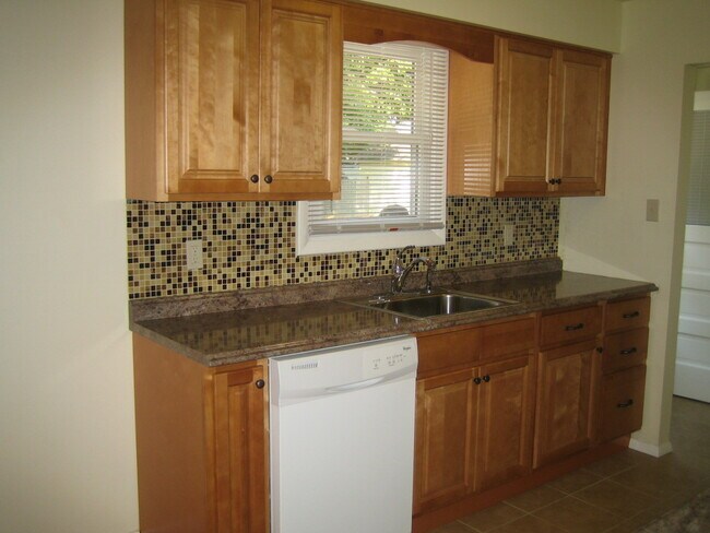 Cocina - 331 W Clayton Ave
