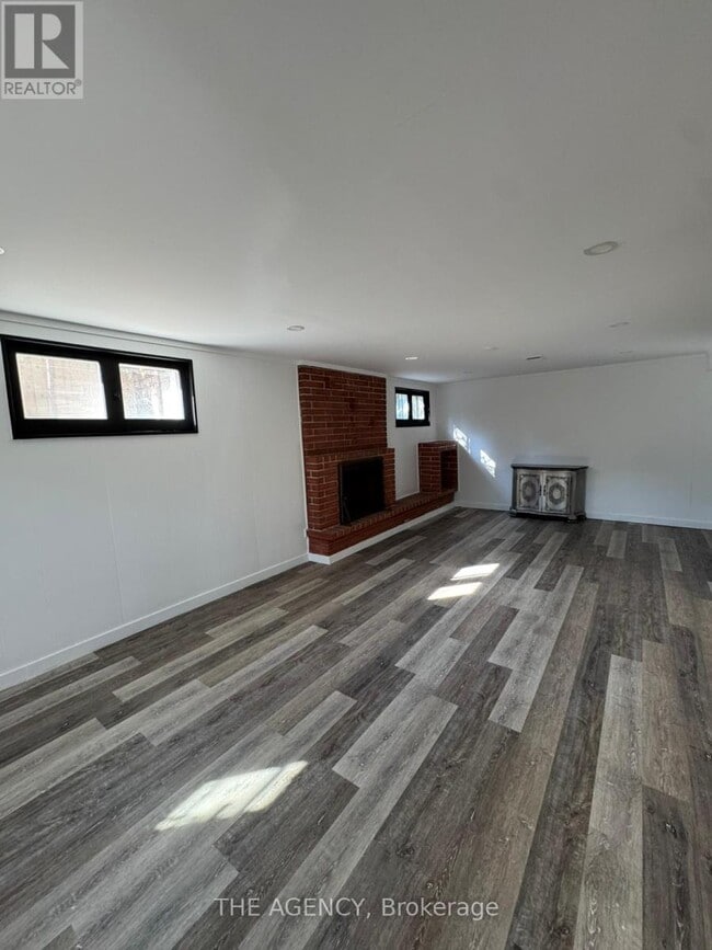 Building Photo - 64 Farningham Crescent