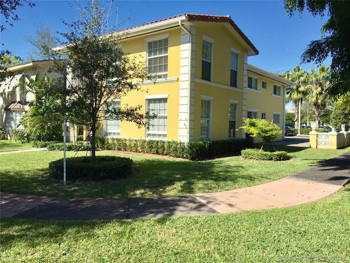 Primary Photo - 501 Menendez Ave