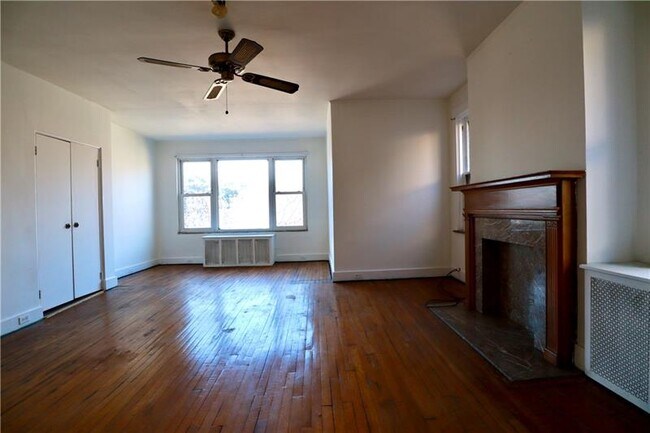 Building Photo - 5636 Beacon St