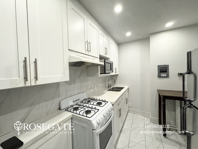 Building Photo - 2-Bedroom Apartment in Toronto with All Utilities Included & Ensuite Laundry