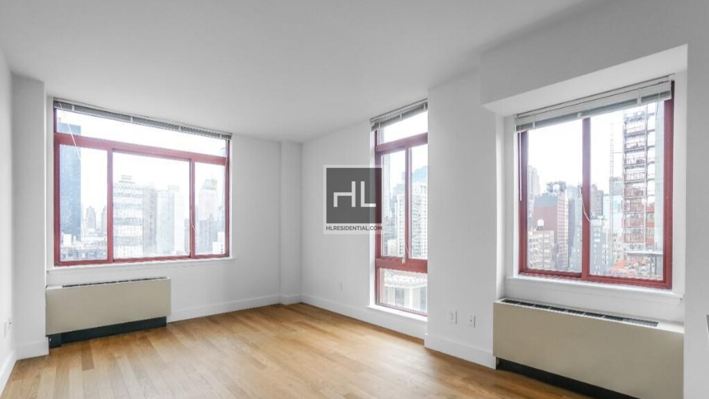 Primary Photo - West 35th Street