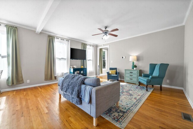 Building Photo - Beautiful 4 Bedroom Home For Rent Near Ros...