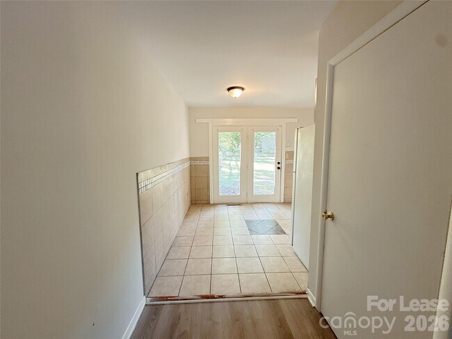 Building Photo - 5006 Malibu Dr