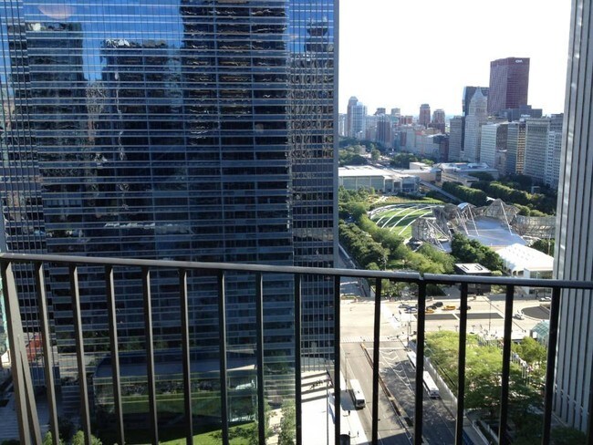 Foto del edificio - 225 N Columbus Dr