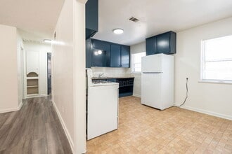 Building Photo - 654 S Eastridge Dr