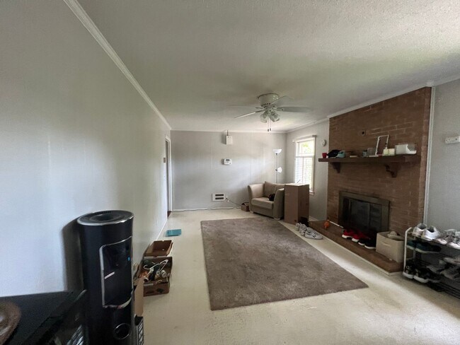 Building Photo - One level brick home close to Mayfair, UNC...