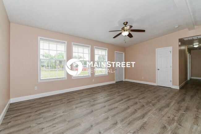 Building Photo - 3 Bedroom Pet-Friendly Home in CAPE CORAL, FL with Main Street Renewal
