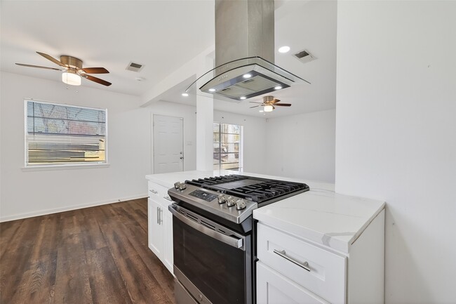 Building Photo - 23567 Pine Forest Dr