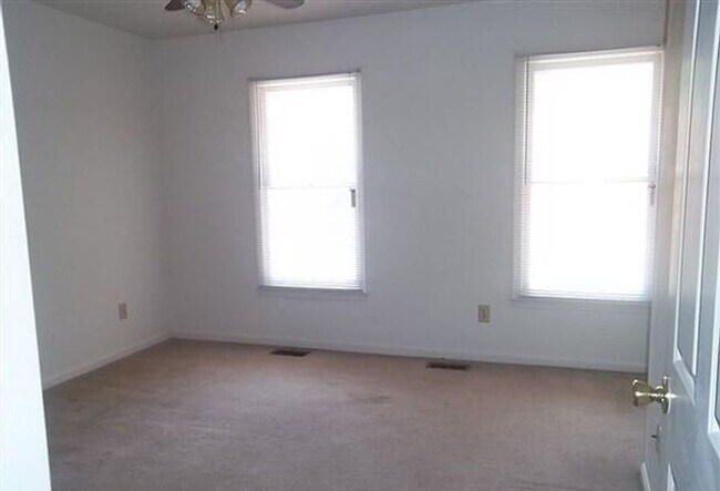 Foto del edificio - 2 bedroom/ 1.5 bath-Oak Hill