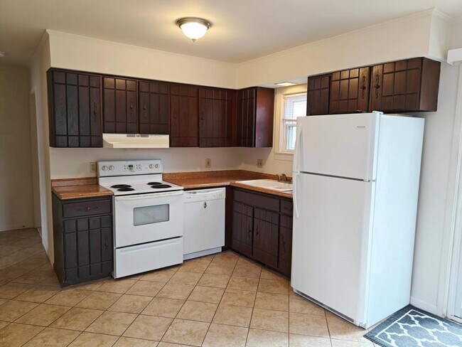 Building Photo - 472 Robbe Ave Belleville, Mi. 48111