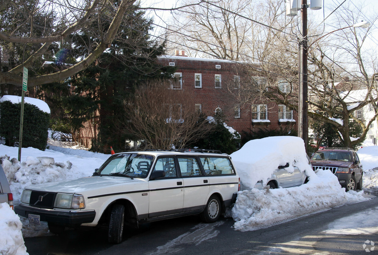 Foto del edificio - 4020 Beecher St NW