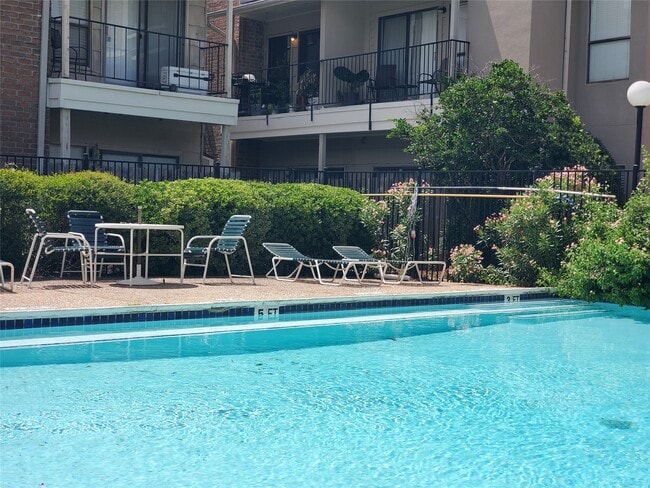 Foto del edificio - 1818 Augusta Dr