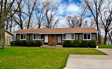 Building Photo - 2160 Plainfield Ave