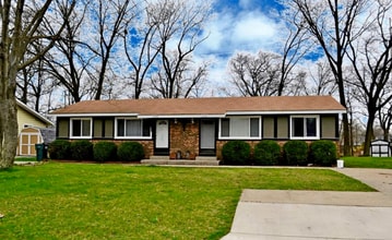 Building Photo - 2160 Plainfield Ave