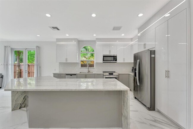 Foto del edificio - 407 SW 17th St