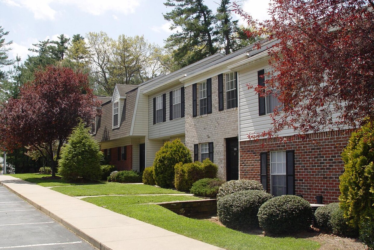 Foto principal - Haw Creek Mews Apartments and Townhomes