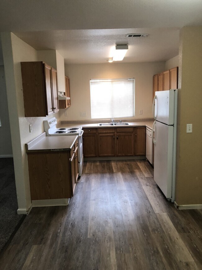 Building Photo - 360 Linden Street Unit B
