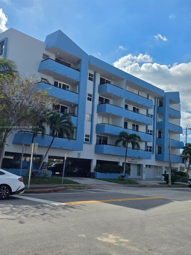 Foto del edificio - 7440 Harding Ave