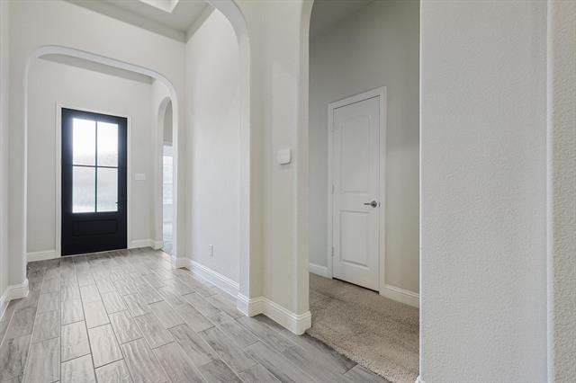 Building Photo - 9504 Meadowpark Dr