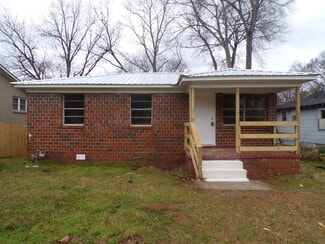 Building Photo - 2804 32nd Way SW