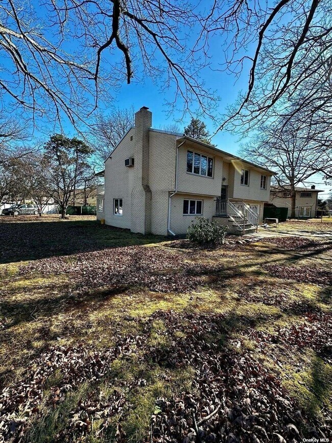 Foto del edificio - 283 Commack Rd