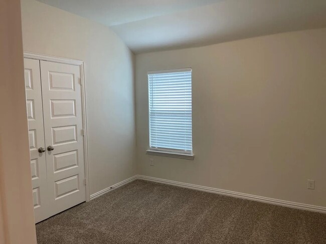 Building Photo - 5405 Fairdale Dr