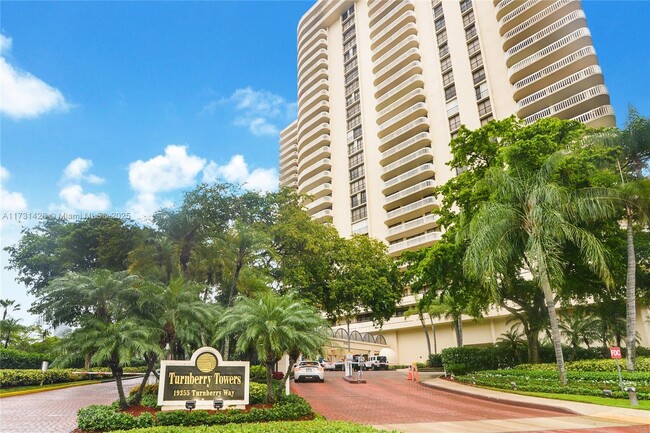 Foto del edificio - 19355 Turnberry Way