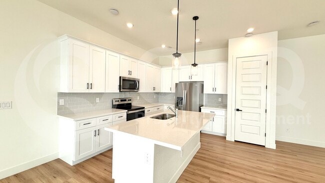 Building Photo - 272 E Markwood Dr