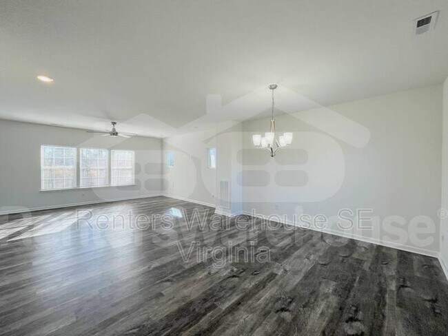 Building Photo - 207 Veterans Ct