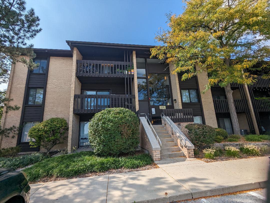 6190 Pinewood Ct Unit 204, Willowbrook, IL 60527 Condo for Rent in